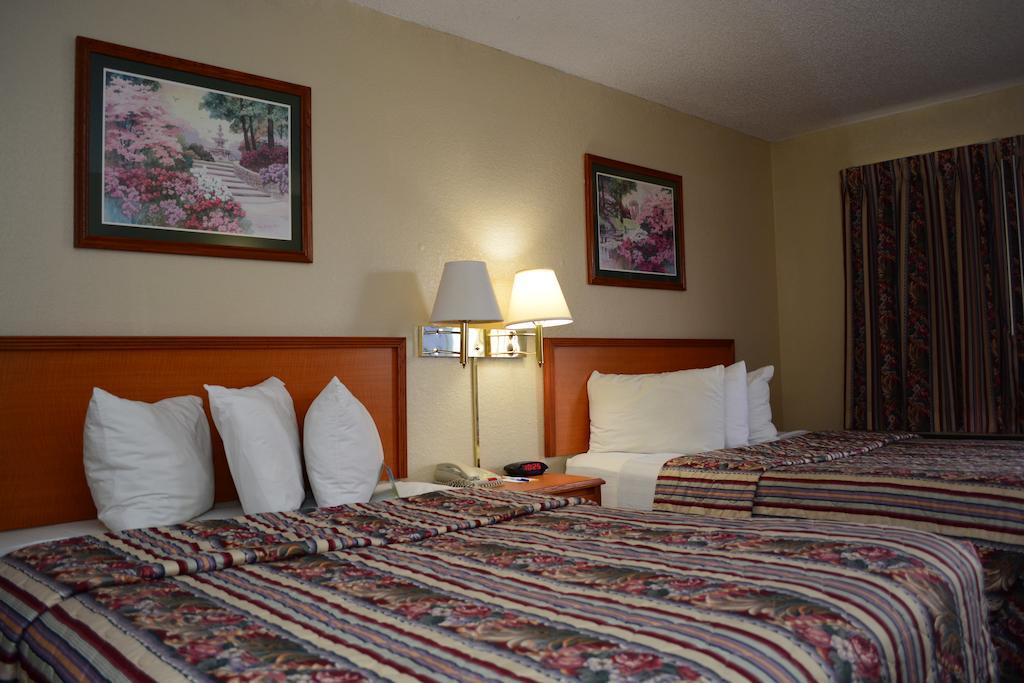 Days Inn Oklahoma City West Room photo